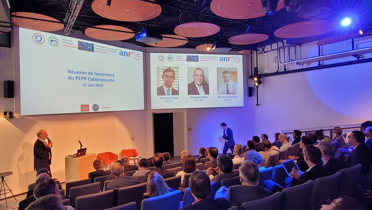 Cette photo montre l'amphi où s'est déroulée la réunion de lancement du PEPER Cybersécurité - Crédit photo : Inria - E. Marcadé